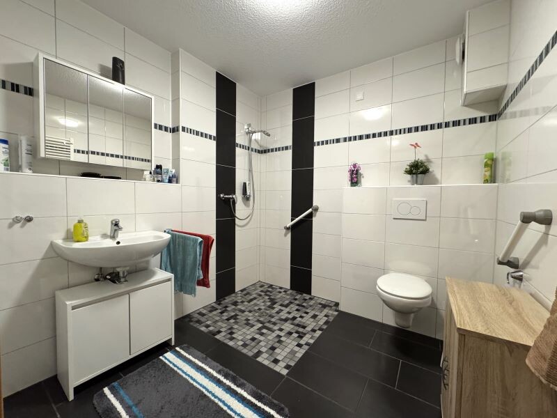 6373_Nettesheimer Weg 30_Bad mit Dusche
