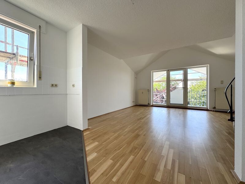 6357_Roßlenbroichstr 20_Wohnzimmer mit offener Küche
