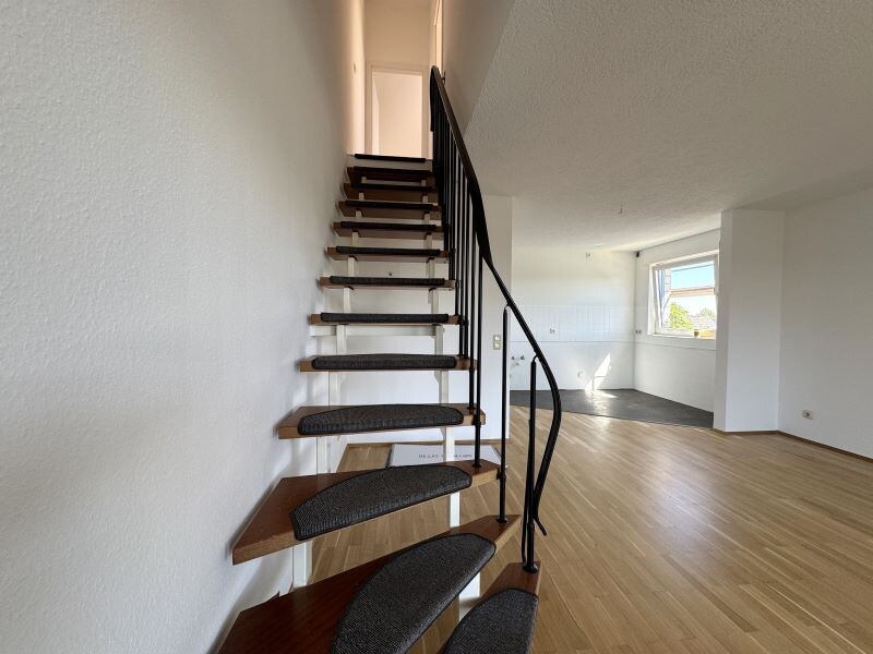 6357_Roßlenbroichstr 20_Treppe