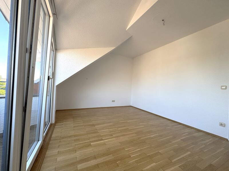 6357_Roßlenbroichstr 20_Kinderzimmer mit Balkon