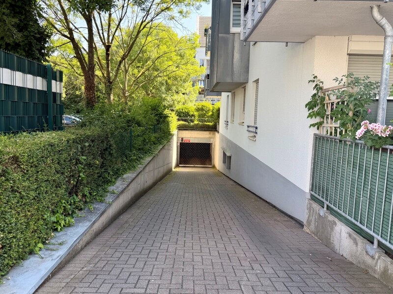 6381_Unter den Hecken 86_Tiefgarageneinfahrt