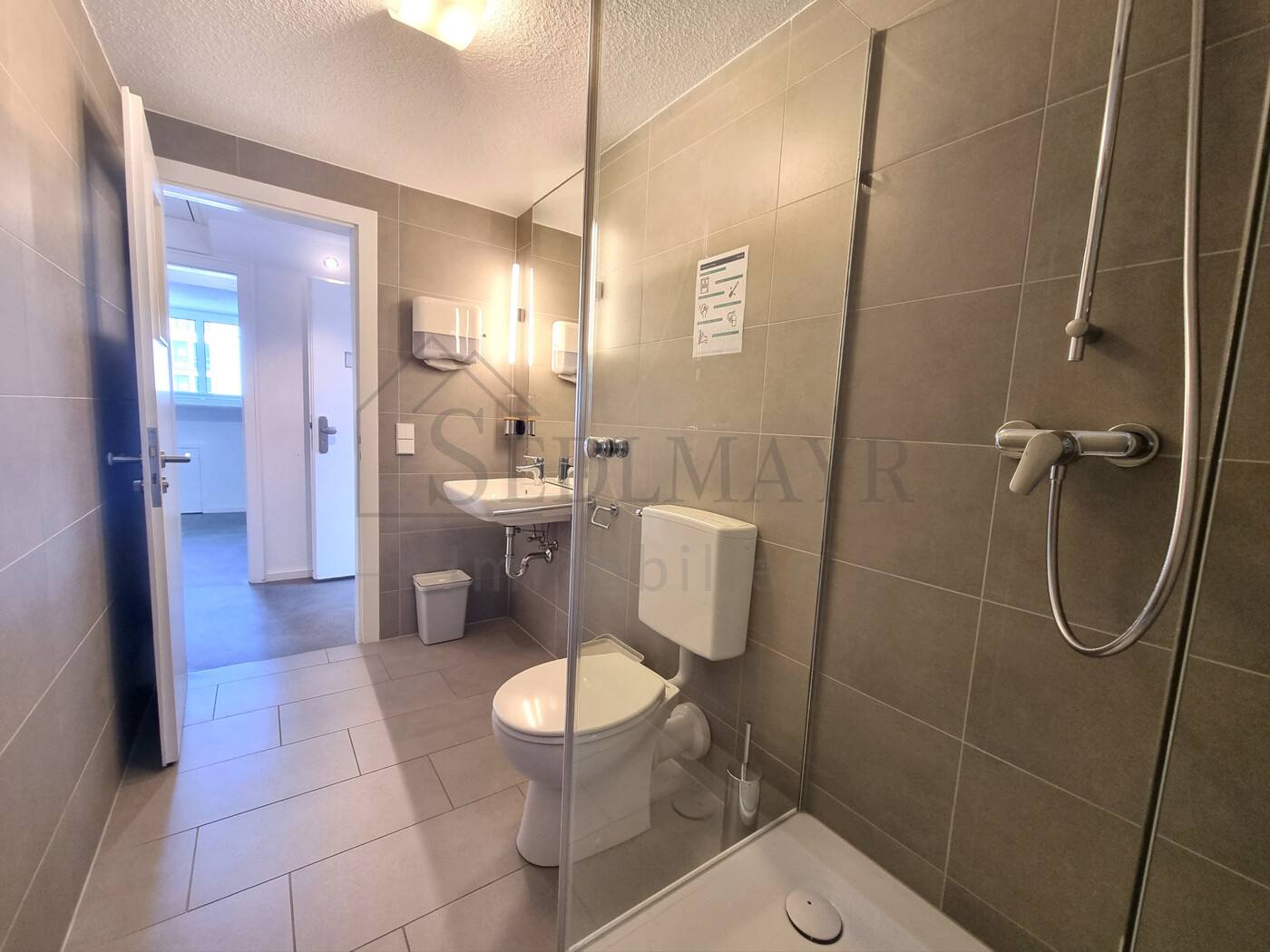 Ansicht WC mit Dusche 2