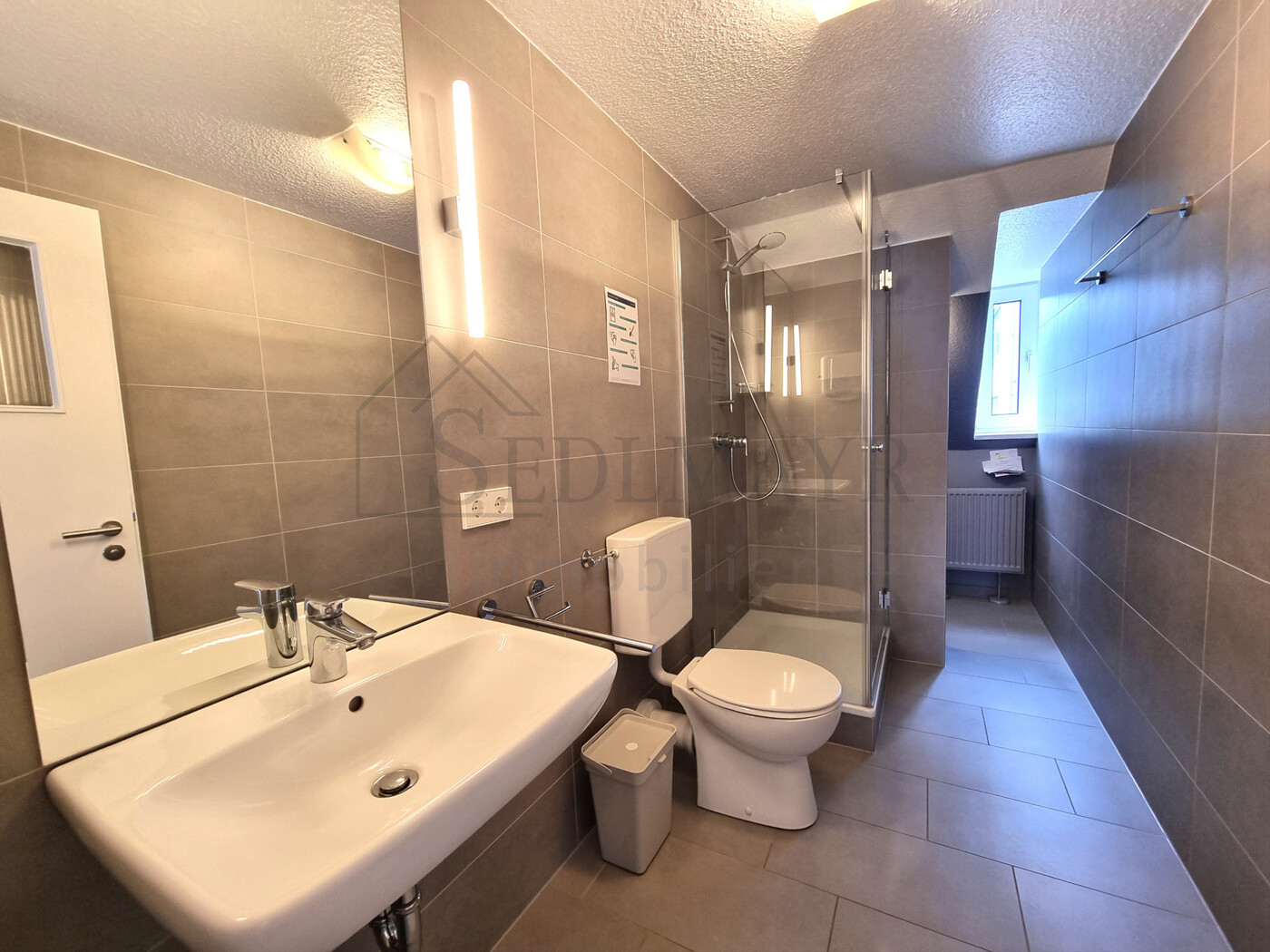 Ansicht WC mit Dusche 1