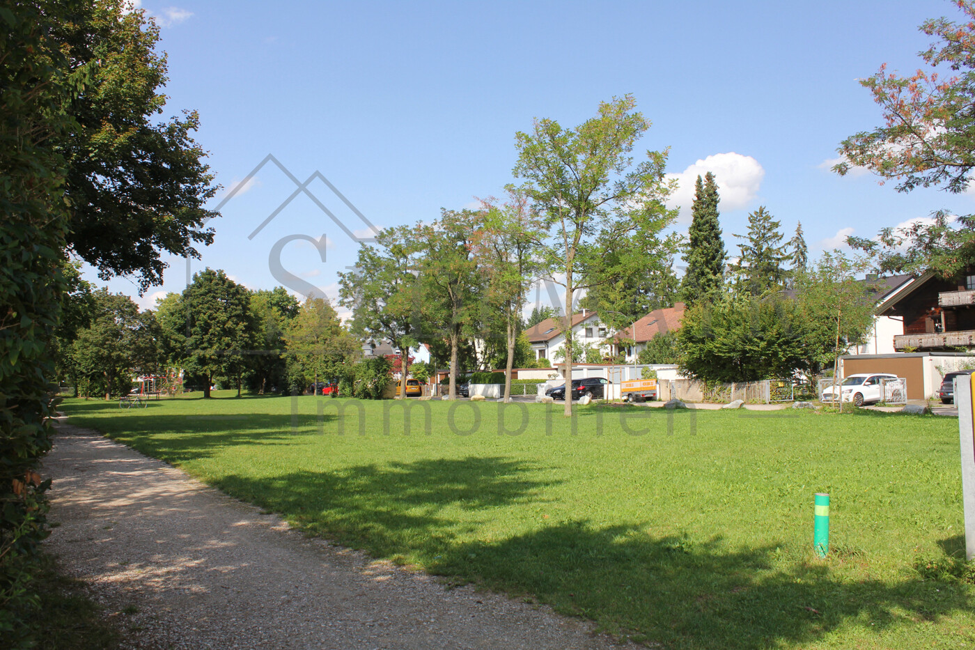 Grünanlage Nähe des Grundstücks 2