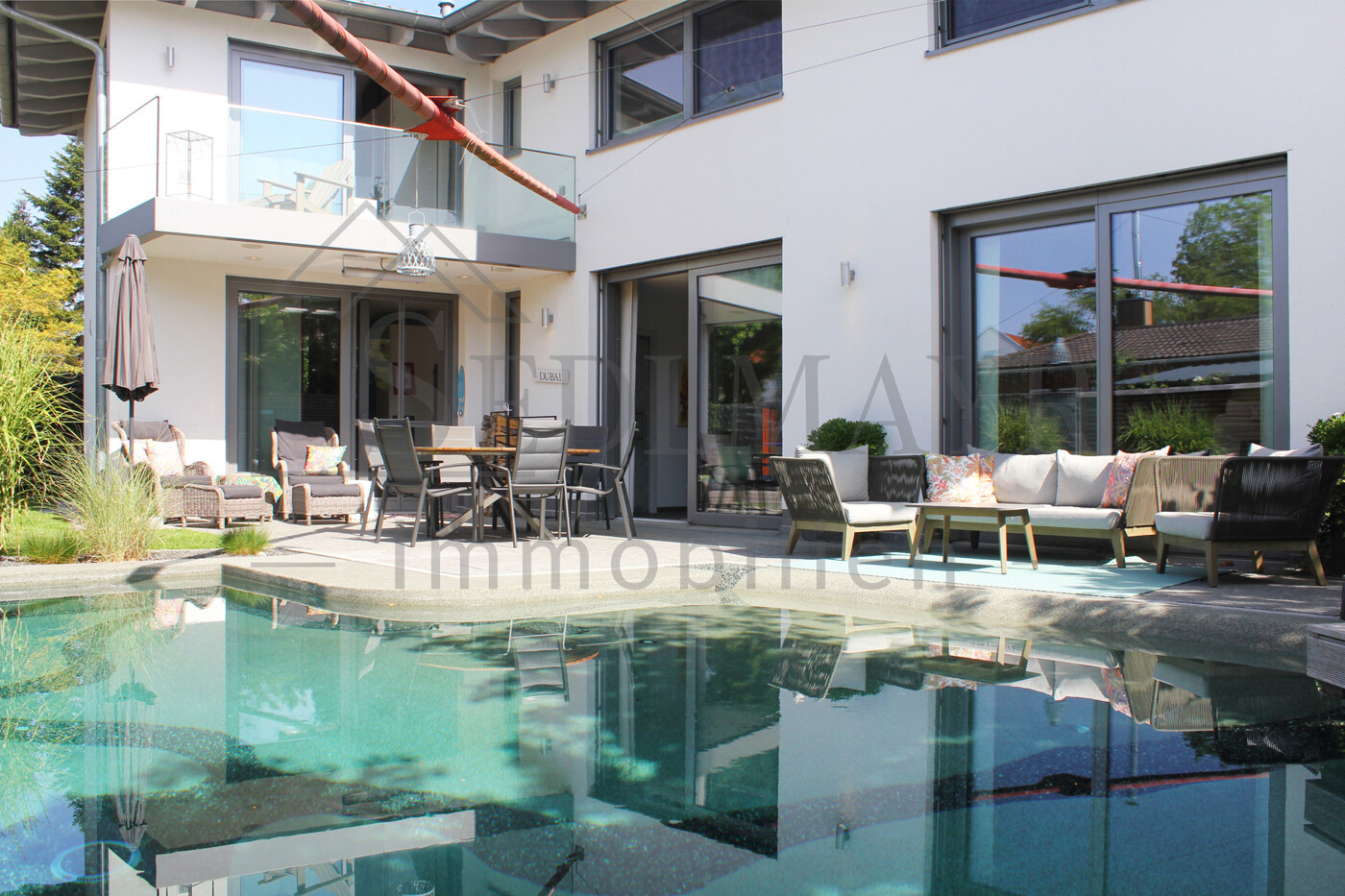 Ansicht Pool und Terrasse 6