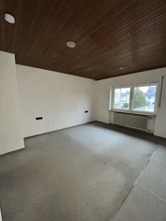 Schlafzimmer mit Kleiderschrank - Wohnung