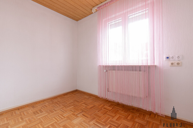 Halbes Zimmer im Obergeschoss