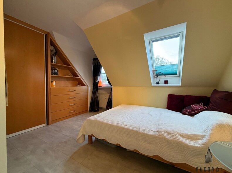 Schlaf-/Gästezimmer 1)
