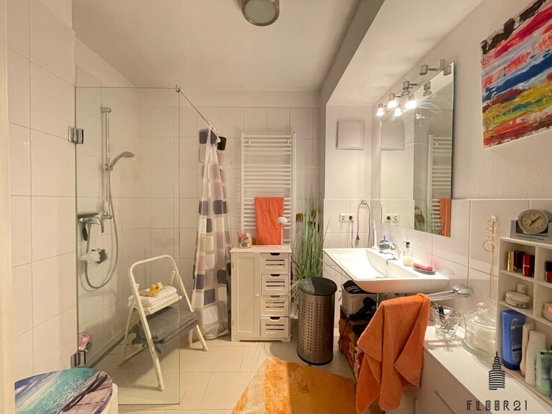 Bad mit Bodengleicher Dusche