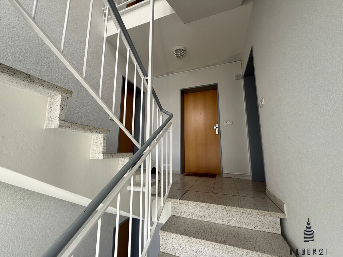 Treppenhaus_Wohnungstür