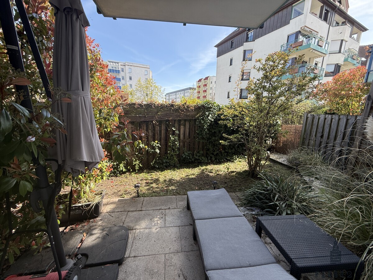 Terrasse mit Garten