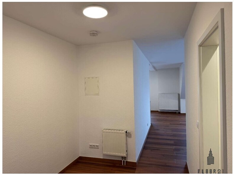 Flur mit Blick ins Wohnzimmer