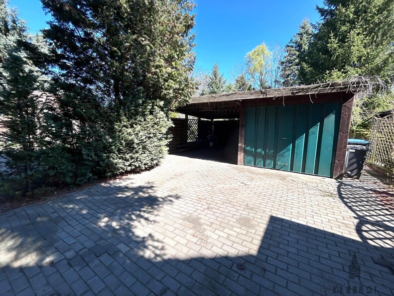Garage / Carport