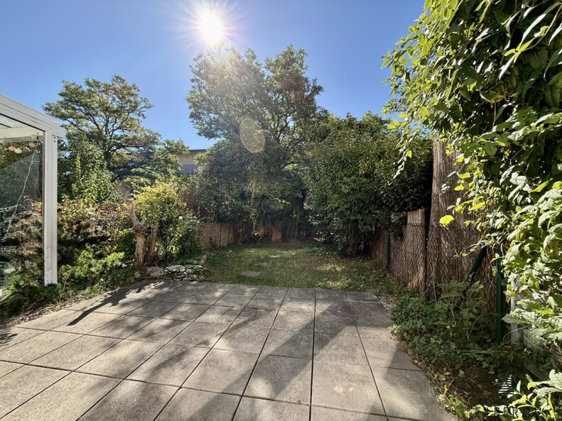 Terrasse & Garten mit Potential