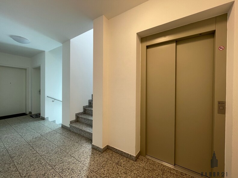 Hausflur mit Aufzug