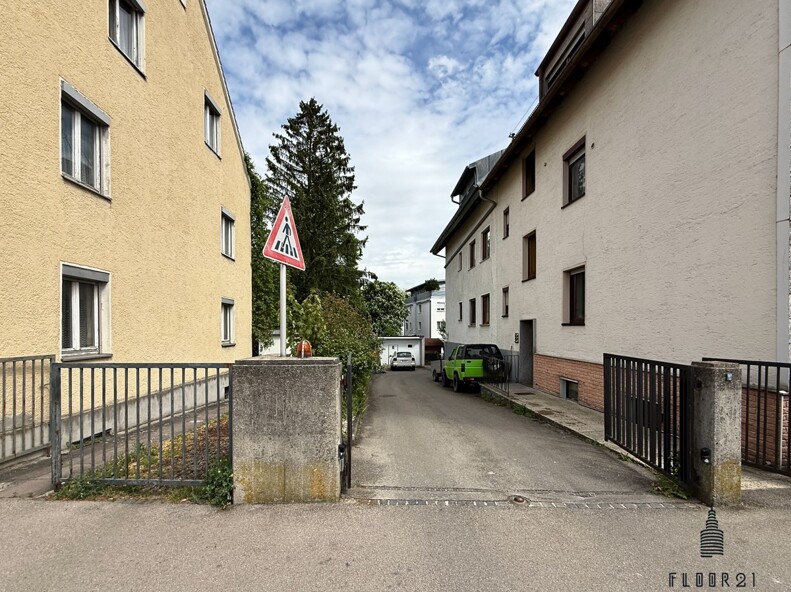 Hofzufahrt 1