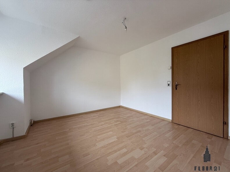 Kinderzimmer/ Büro 2