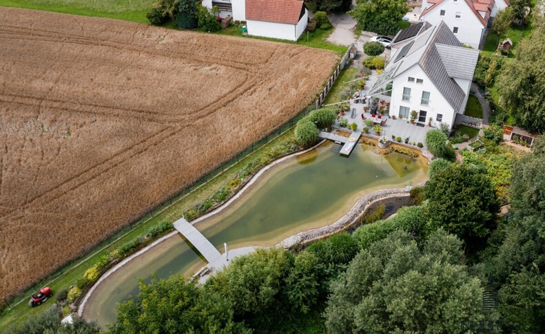 Anwesen in Feldrandlage