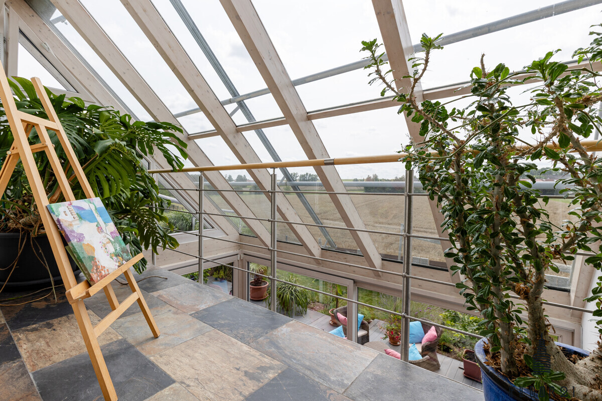 Galerie mit Feldblick