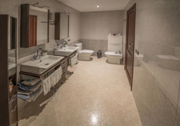 1.Bath en suite