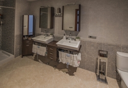 2.Bathroom with shower tray