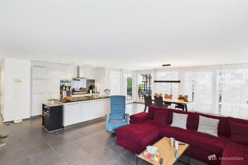 CAM04750G0-PR0022-STILL007