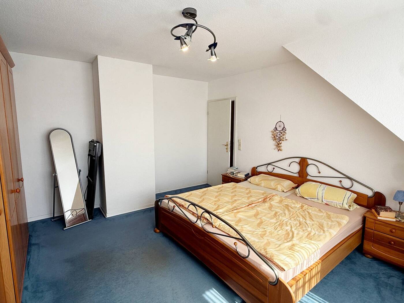 Schlafzimmer (Haus links)