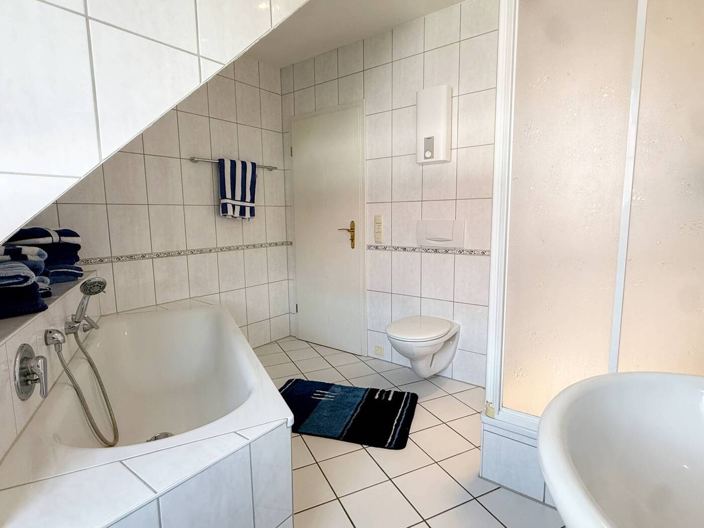 Tageslichtbad (Haus links)