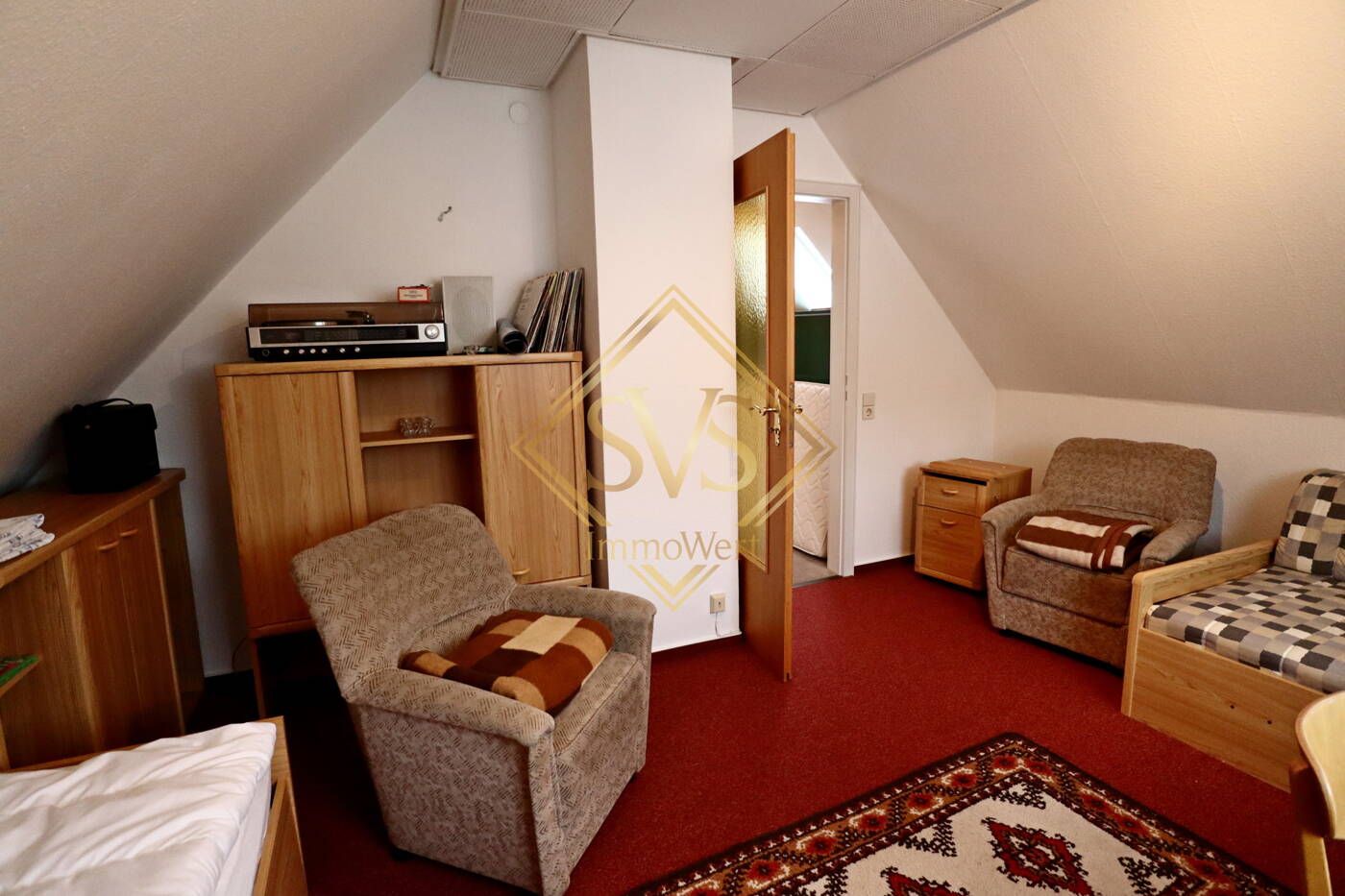 Wohn-/Schlafzimmer DG