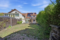 Garten mit Blick zum Haus