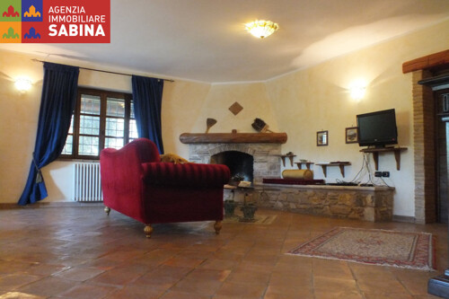 Castelnuovo di Farfa Casale in pietra con piscina1