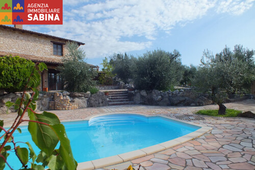 Castelnuovo di Farfa Casale in pietra con piscina66