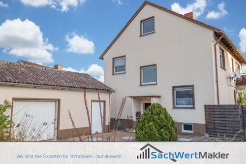 Gebäudeansicht mit Hauseingang