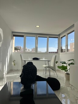 Urbanes Apartment mitten in Cala Mayor