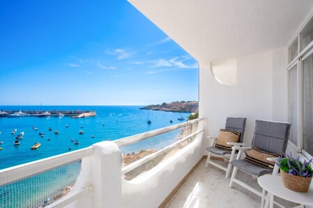 Meerblick-Apartment bei Port Adriano mit Terrasse und direktem StrandzugangMeerblick-Apartment bei Port Adriano mit Terrasse und direktem Strandzugang