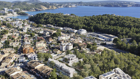 Neubau in Paguera kaufen – Doppelhaushälfte mit Pool, Garten & 320 m² Wohnfläche