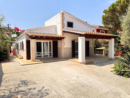 Familienvilla in El Toro kaufen – 3 Schlafzimmer, privater Pool & Nähe zu Port Adriano