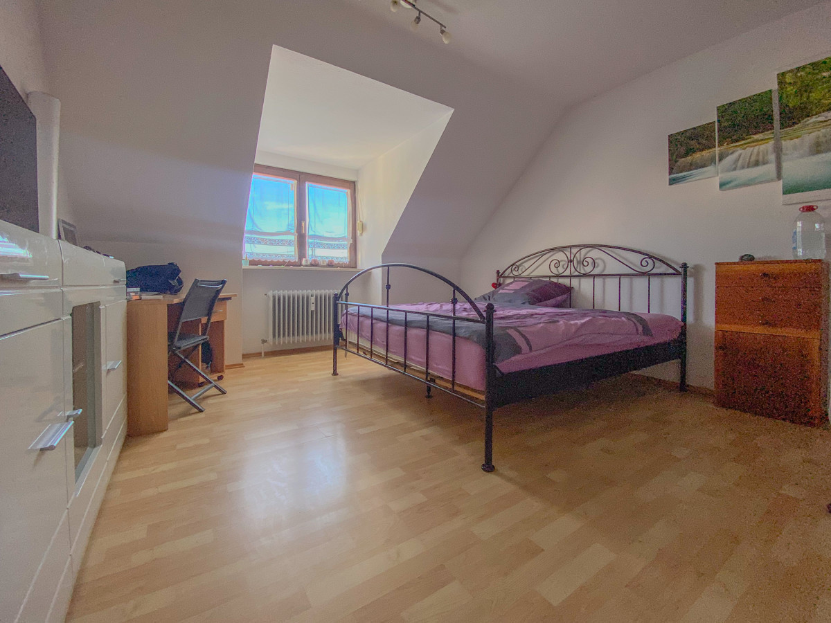 Schlafzimmer 1