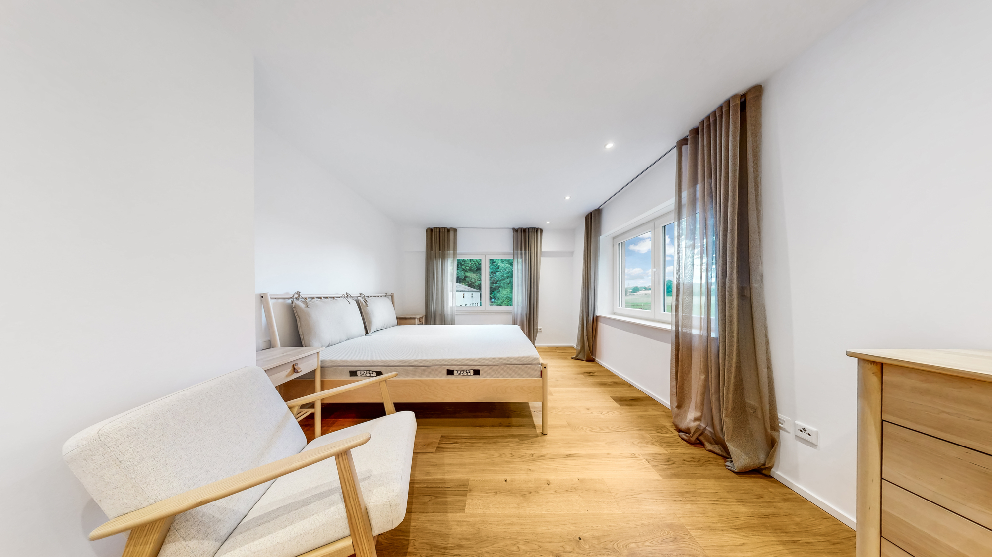 Schlafzimmer 1