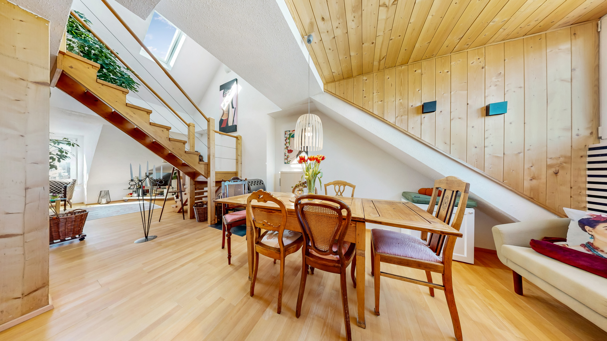 Essbereich mit Kamin