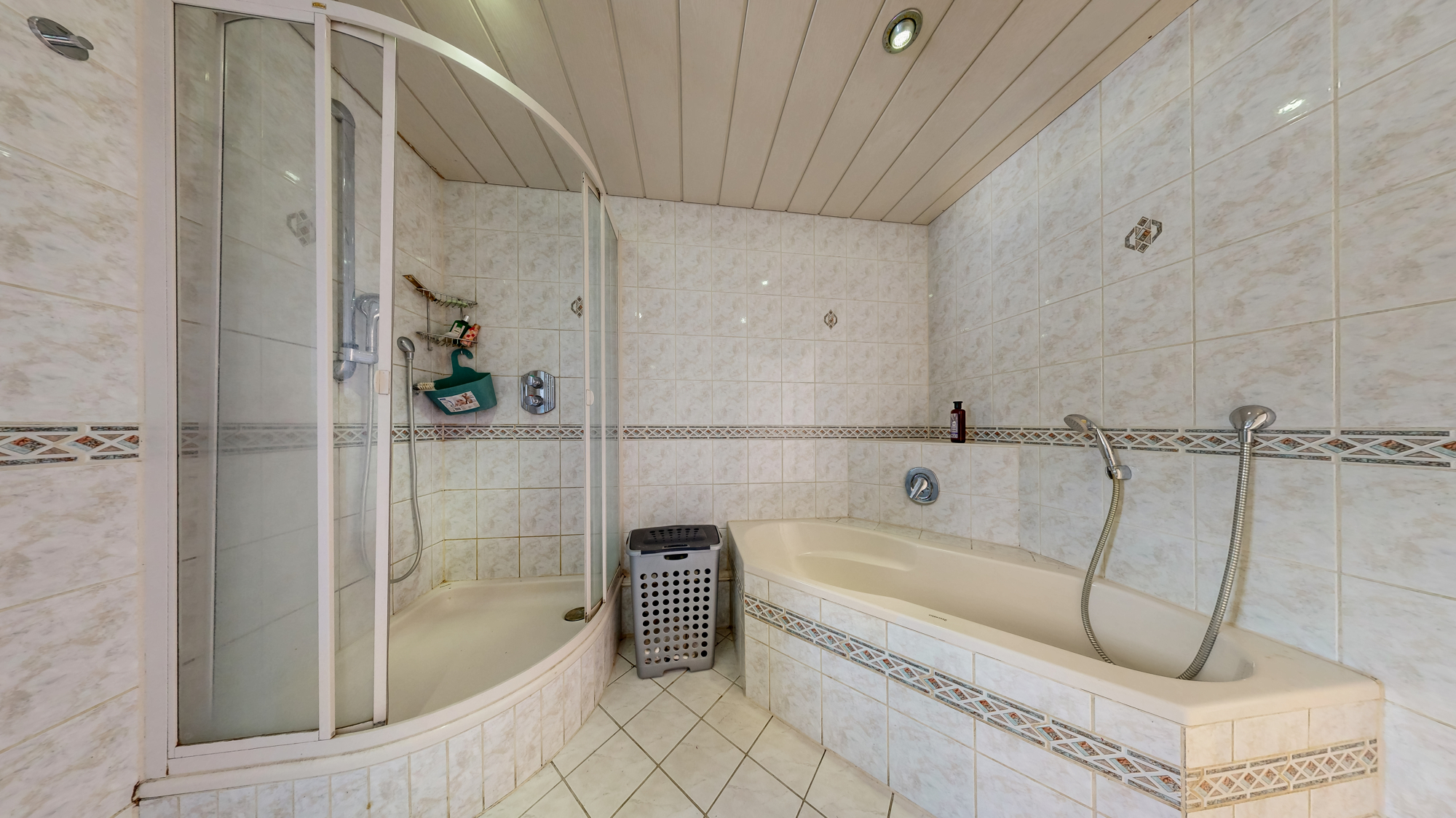 Badezimmer Erdgeschoss