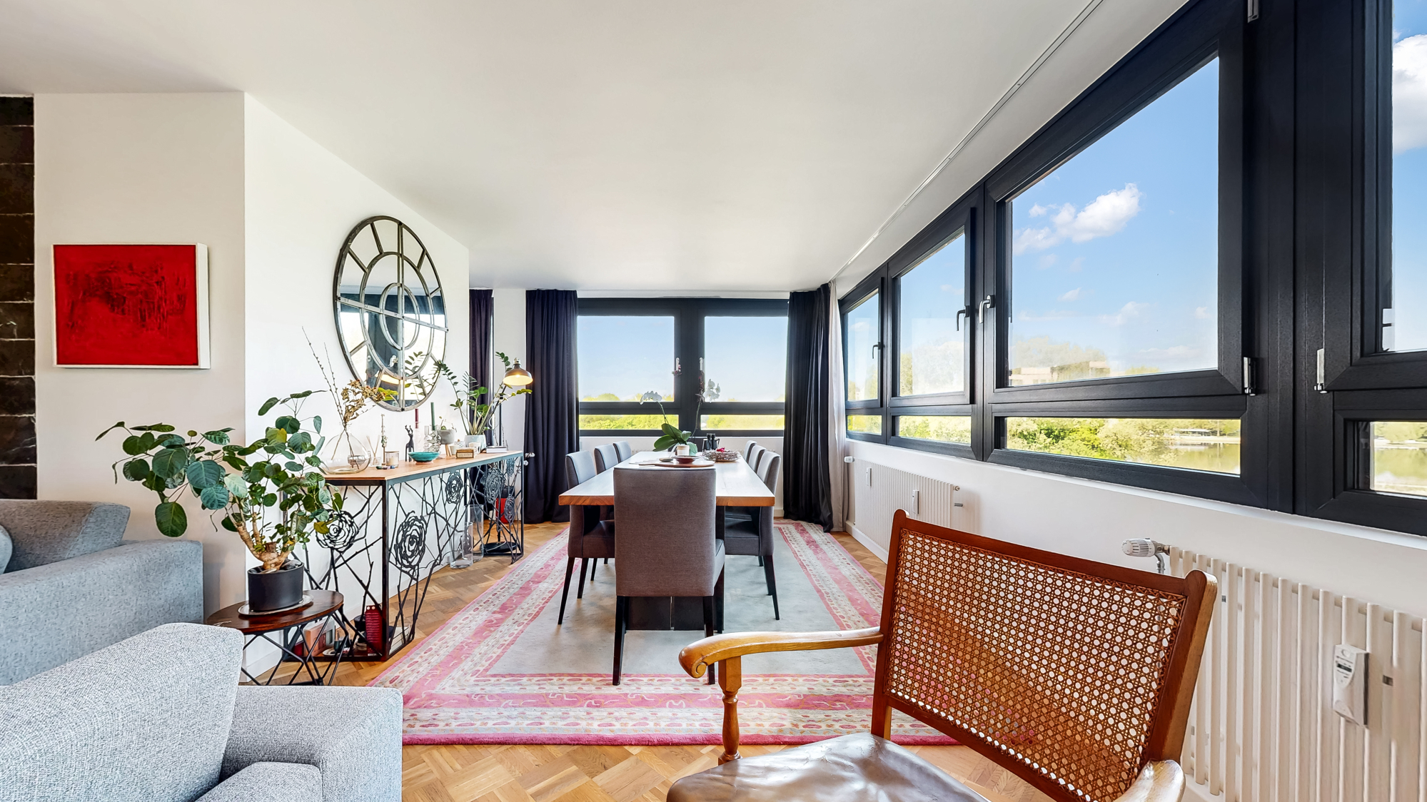 Essbereich mit Seeblick