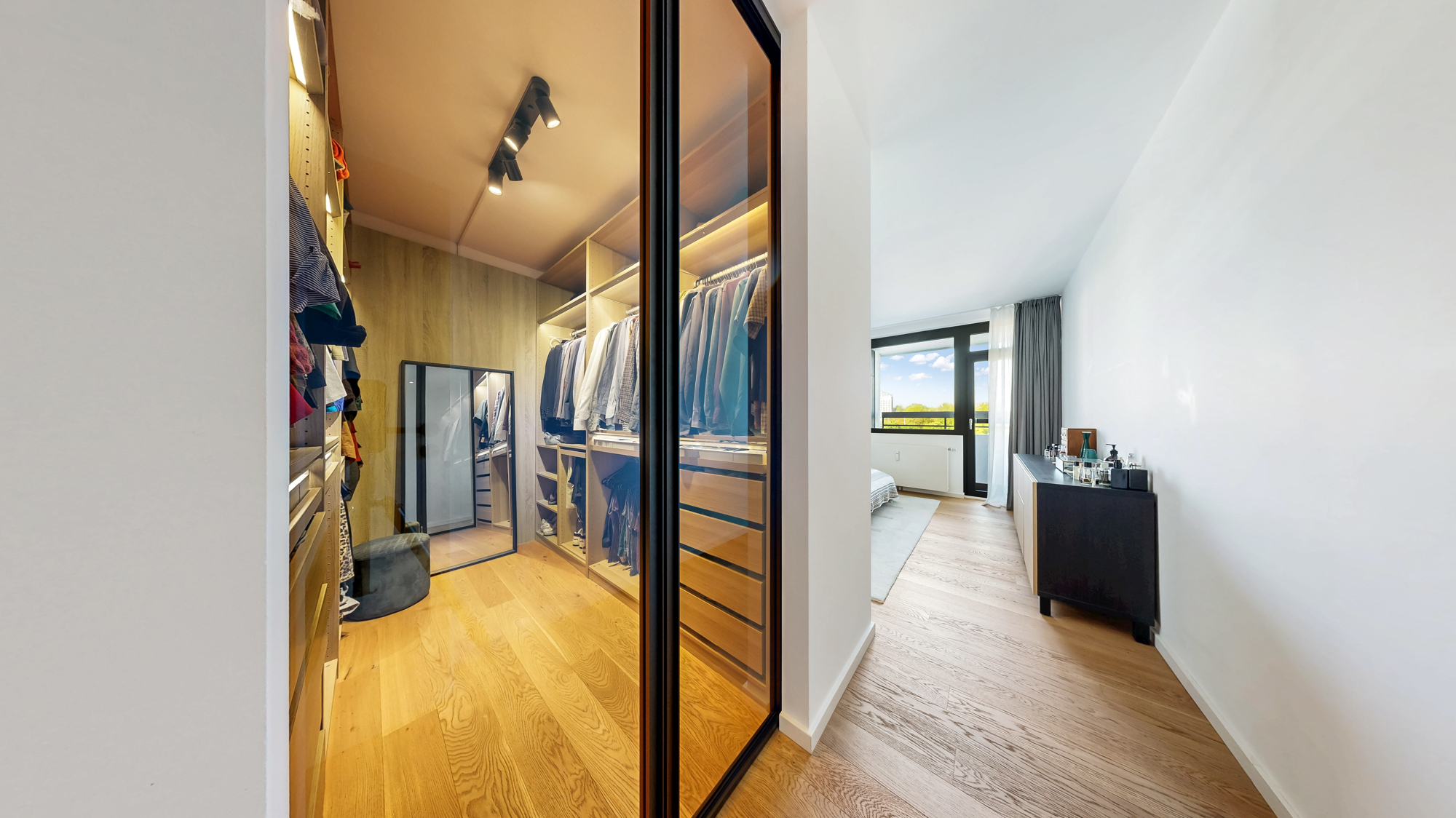 Begehbarer Kleiderschrank