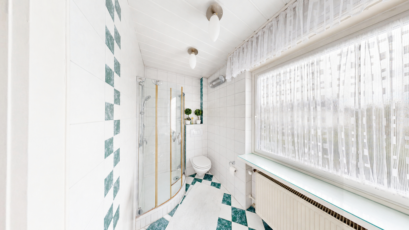 Bad mit Dusche