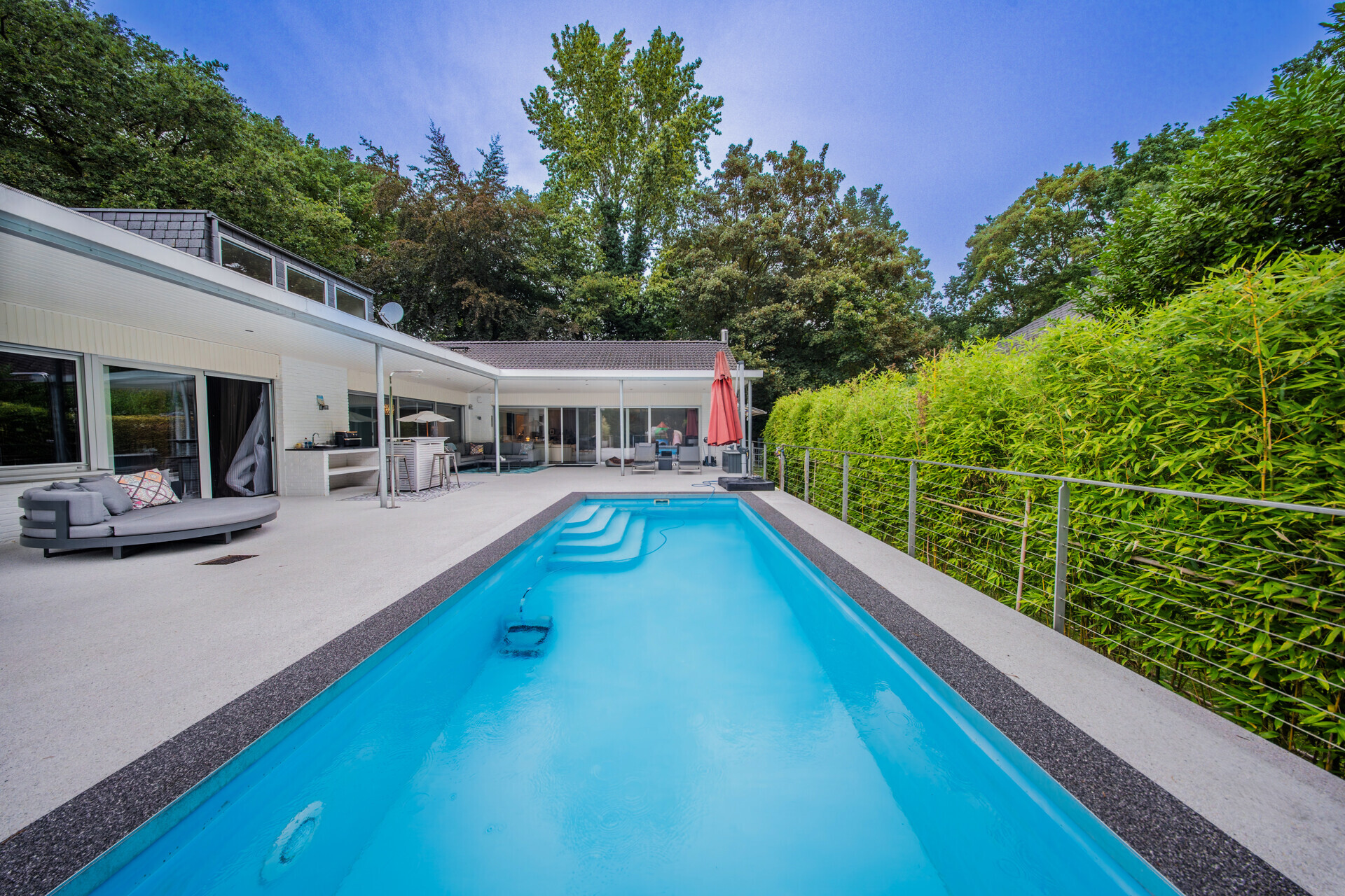 Exklusive Architektenvilla mit privater Wellnesswelt – Ansicht 3
