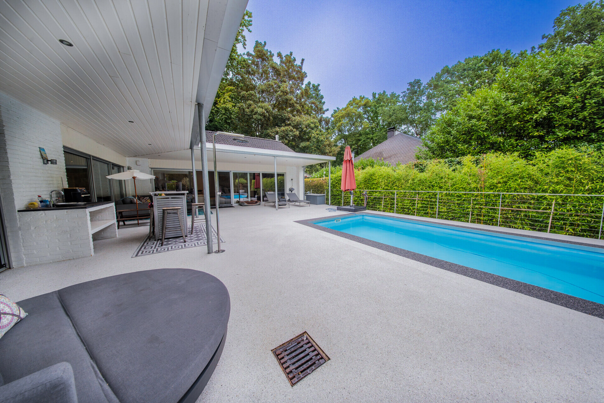Exklusive Architektenvilla mit privater Wellnesswelt – Ansicht 2