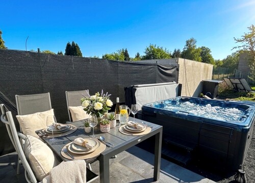Terrasse mit Pool