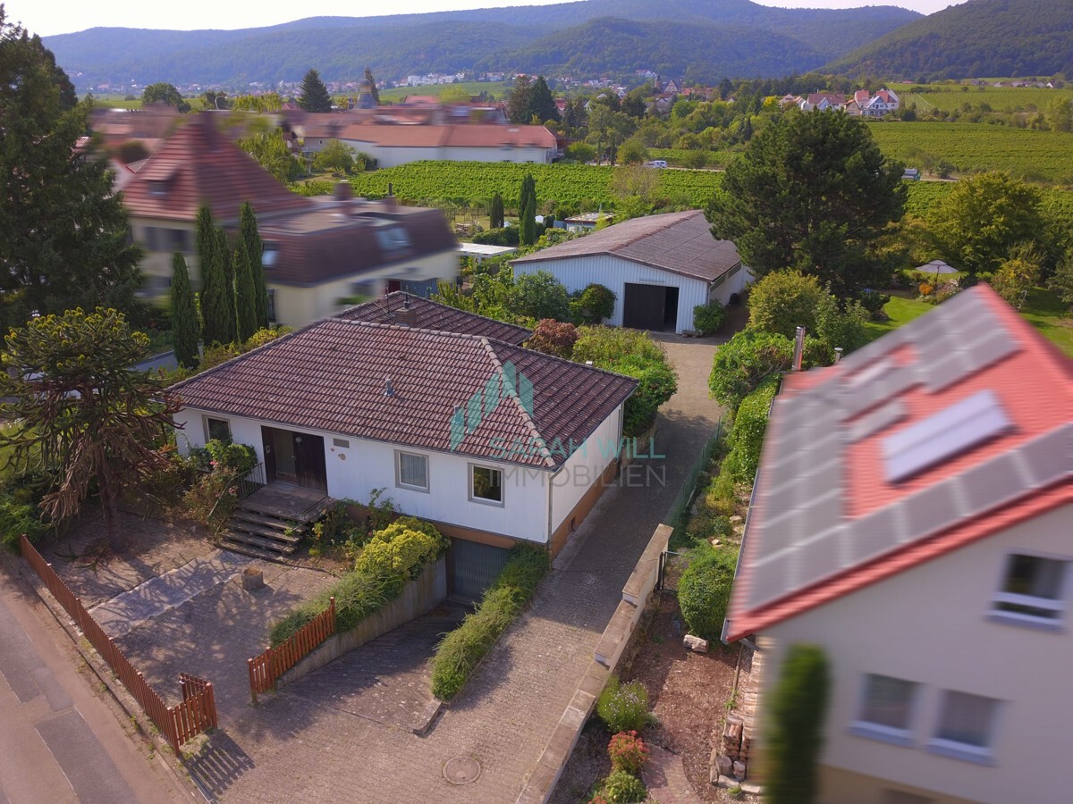 Seltene Gelegenheit: Winkelbungalow auf großem Traumgrundstück in Neustadt-Gimmeldingen