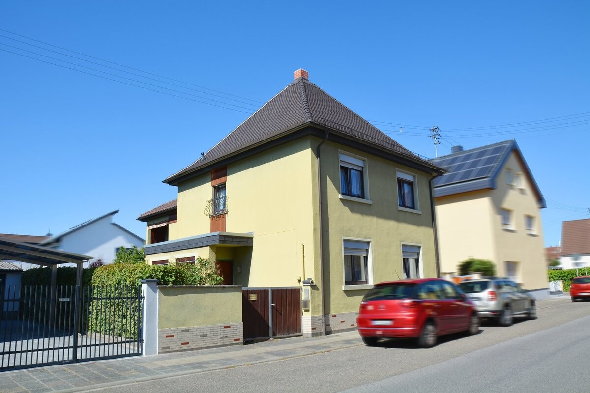 Zweifamilienhaus in ruhiger Wohnlage von Limburgerhof
