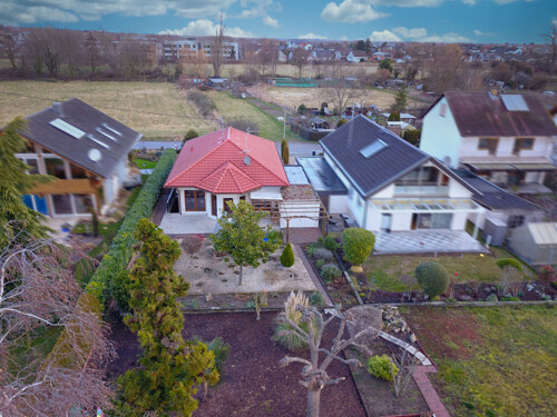 Bungalow auf großem Grundstück